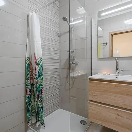 Apartamento Orlando. Amazing Location. Completely Renovated! *